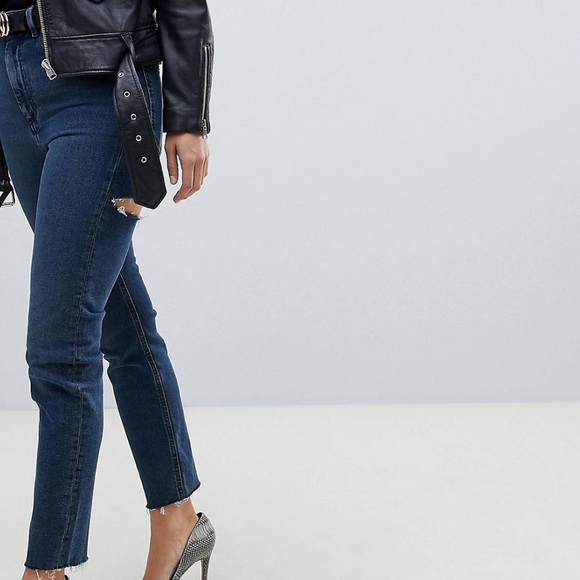 ASOS DESIGN high rise slim mom jean bum rip - Picture 2 of 5
